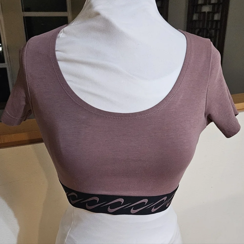 Nike Essentials Swoosh Taping Crop Top Women’s Size S Blush Pink EUC